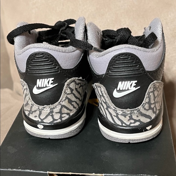 Air Jordan 3 - Picture 3 of 4